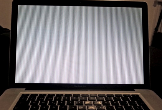Macbook bị giật màn hình